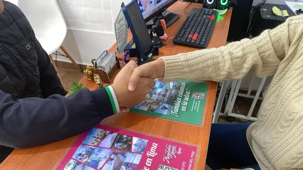 Seccion contactanos rojo 11zon